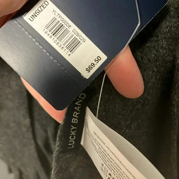 NWT Lucky Brand grey soft  scarf - Picture 3 of 3